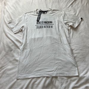 Dues graphic tee 
Size small